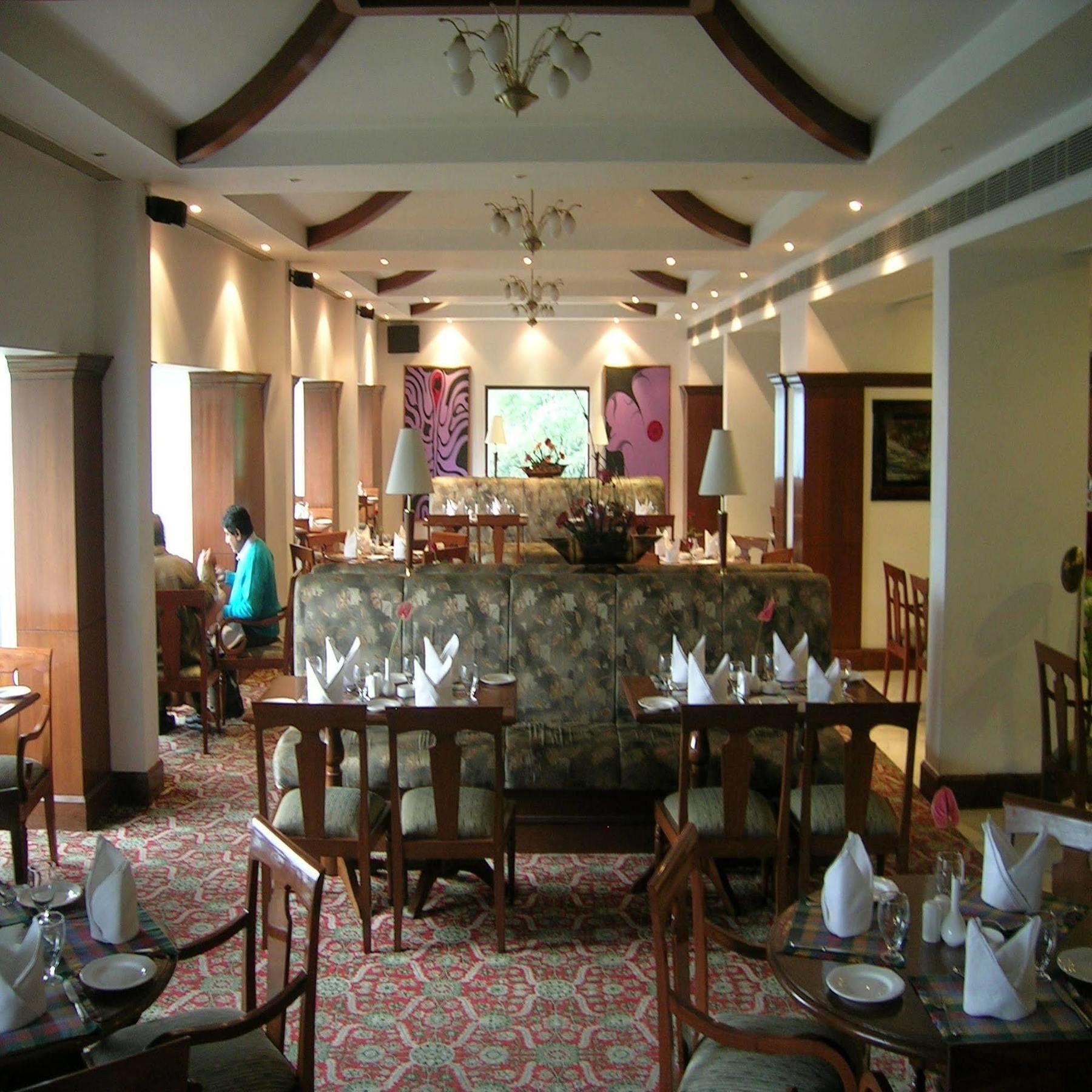 Hotel The Royal Plaza Gangtok Exterior foto